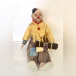 The Heritage Mint Vintage Porcelin Clown 16 “Happiness & Love Needs a Home